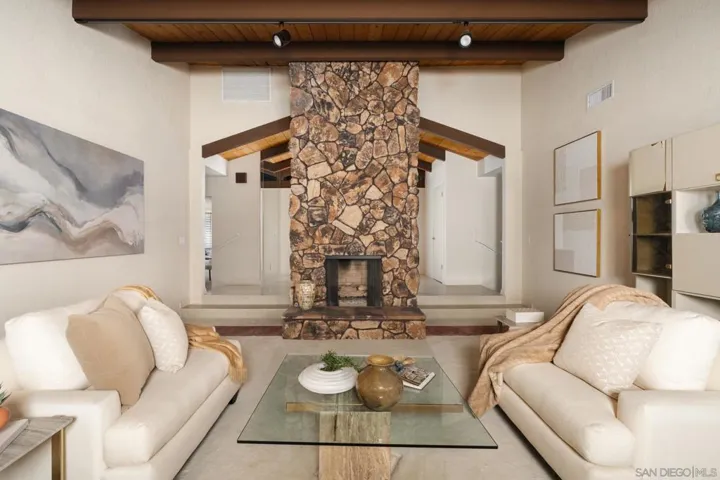 15943 Ranch Hollow Rd, Poway, California 92064