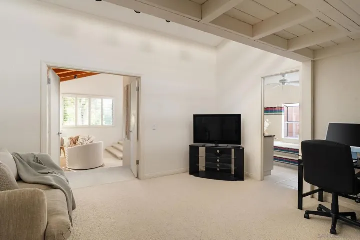 15943 Ranch Hollow Rd, Poway, California 92064