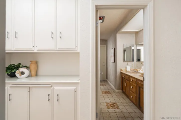 15943 Ranch Hollow Rd, Poway, California 92064