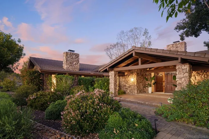 15943 Ranch Hollow Rd, Poway, California 92064