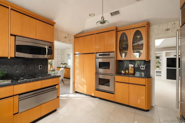 15943 Ranch Hollow Rd, Poway, California 92064
