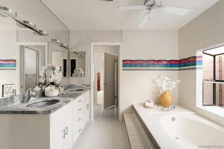 15943 Ranch Hollow Rd, Poway, California 92064