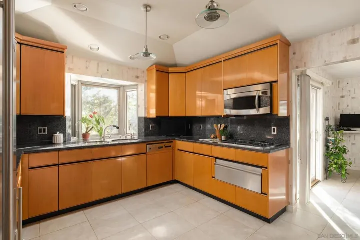 15943 Ranch Hollow Rd, Poway, California 92064