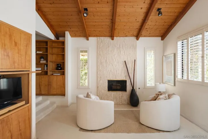 15943 Ranch Hollow Rd, Poway, California 92064