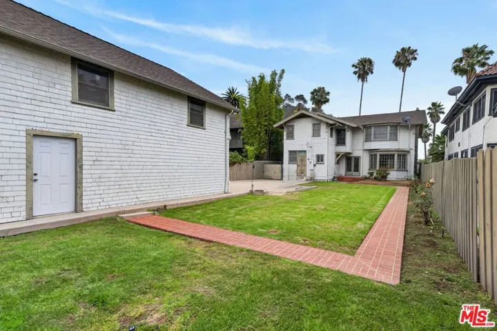 2215 W 21st Street, Los Angeles, California 90018