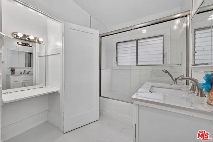 2215 W 21st Street, Los Angeles, California 90018
