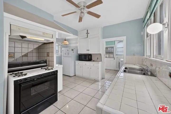 2215 W 21st Street, Los Angeles, California 90018