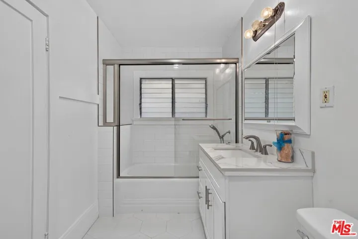 2215 W 21st Street, Los Angeles, California 90018