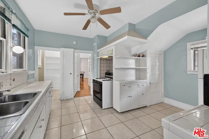 2215 W 21st Street, Los Angeles, California 90018