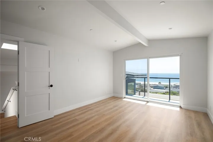 Unblockable views of the deep blue & sunsets from primary suite