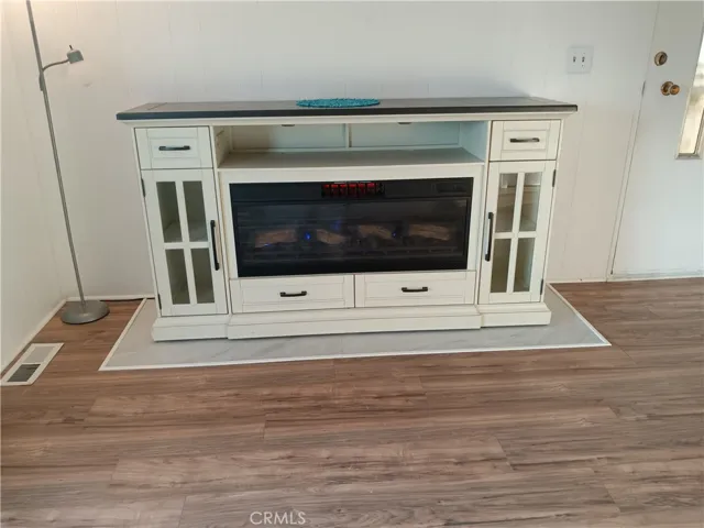 ELECTRIC LED FIREPLACE WITH MARBLE HEARTH