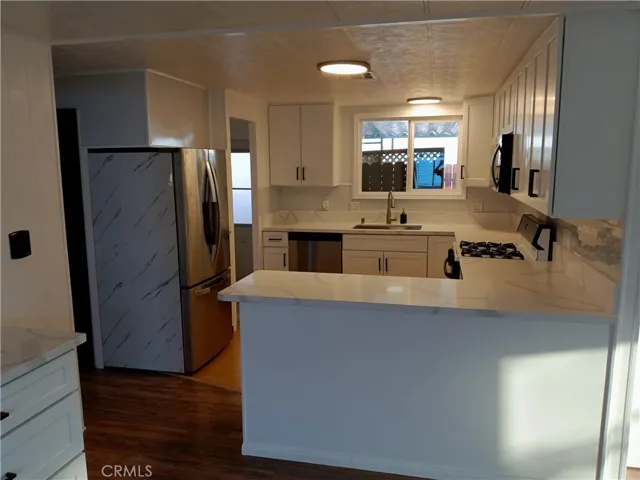 SIT UP ISLAND AND FRIDGE STAYS !!