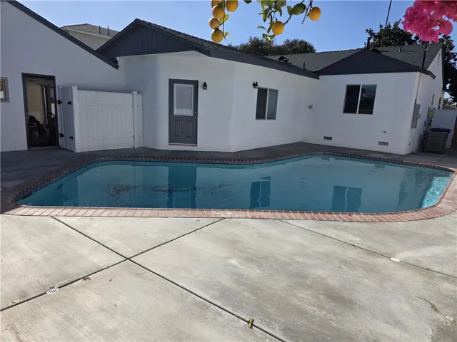 5344 Adenmoor, Lakewood, California 90713
