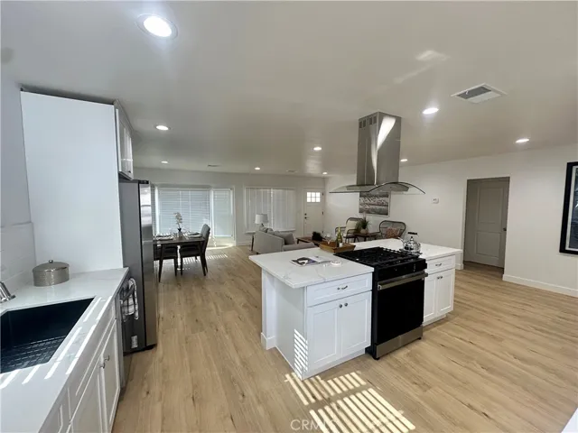 5344 Adenmoor, Lakewood, California 90713