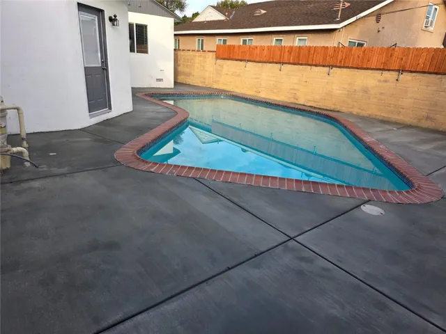 5344 Adenmoor, Lakewood, California 90713
