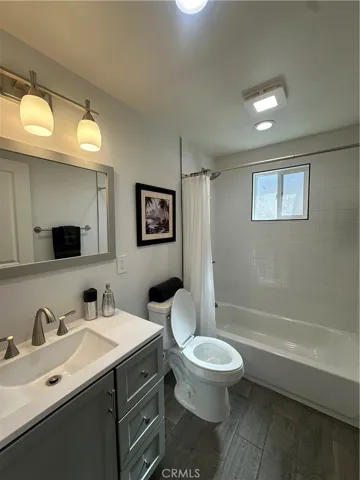 5344 Adenmoor, Lakewood, California 90713