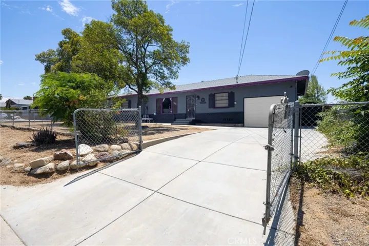 Front Yard/Driveway