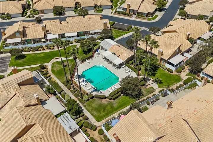 Lakeside Pool & Spa