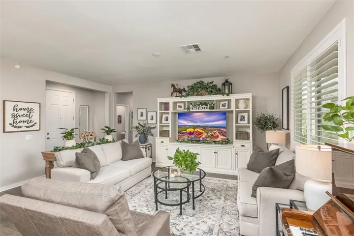 31454 Darlington Oak Drive, Winchester, California 92596
