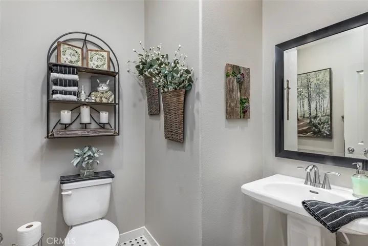 31454 Darlington Oak Drive, Winchester, California 92596