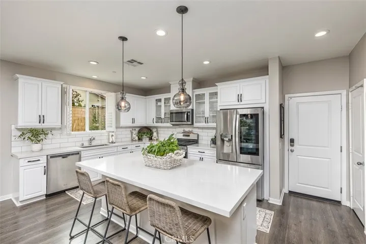 31454 Darlington Oak Drive, Winchester, California 92596