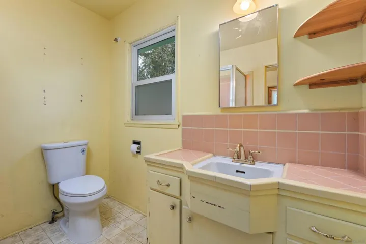 2439 Patterson Rd, Escondido, California 92027
