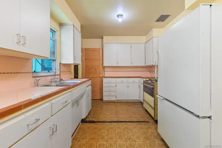 2439 Patterson Rd, Escondido, California 92027