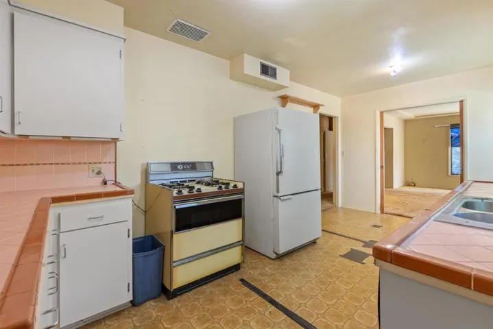 2439 Patterson Rd, Escondido, California 92027