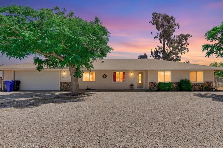 21495 Minodoka Road, Apple Valley, California 92308