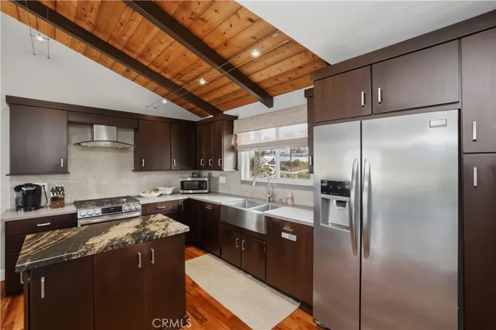 Even the window above the sink adds to the feeling of openness.