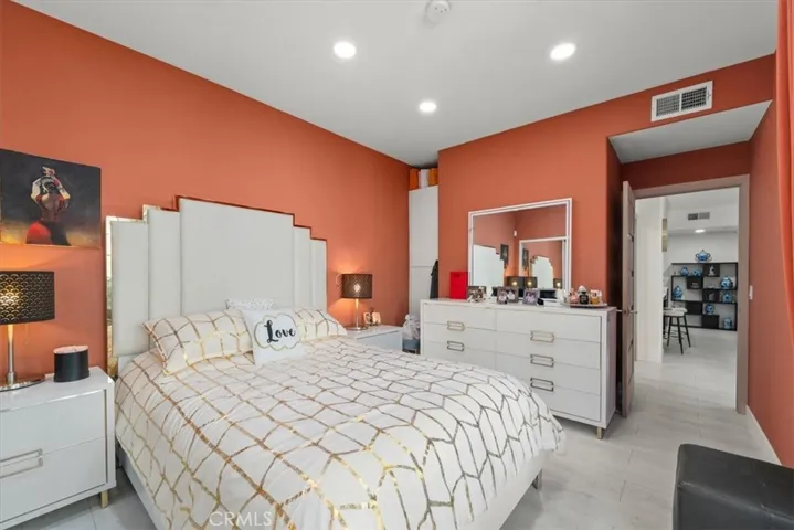 17809 Halsted 117, Northridge, California 91325