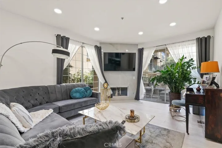 17809 Halsted 117, Northridge, California 91325