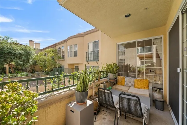 17809 Halsted 117, Northridge, California 91325