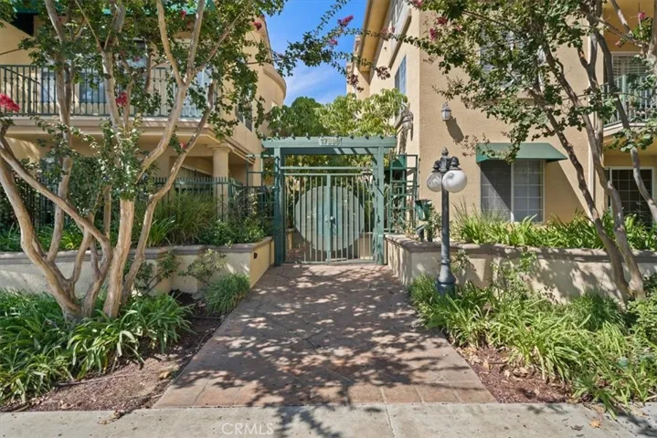 17809 Halsted 117, Northridge, California 91325