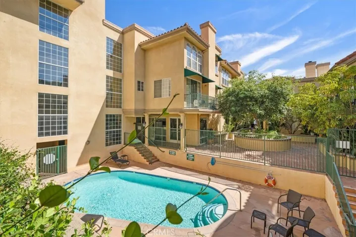 17809 Halsted 117, Northridge, California 91325