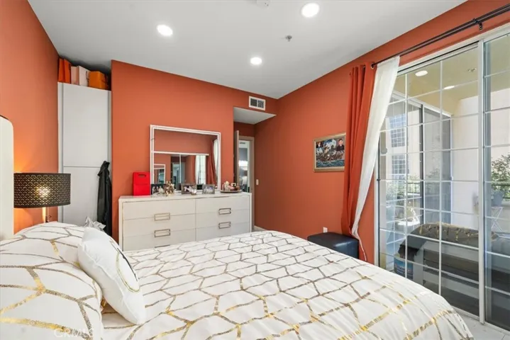 17809 Halsted 117, Northridge, California 91325