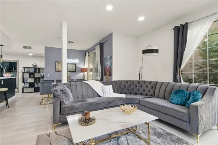 17809 Halsted 117, Northridge, California 91325