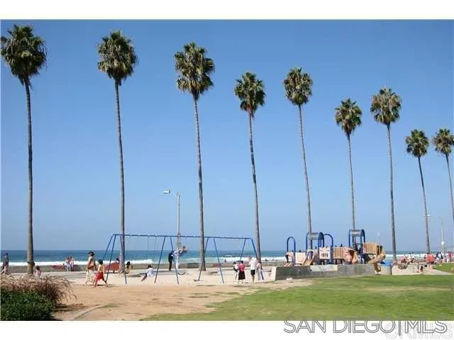 2130 Vallecitos 144, La Jolla, California 92037