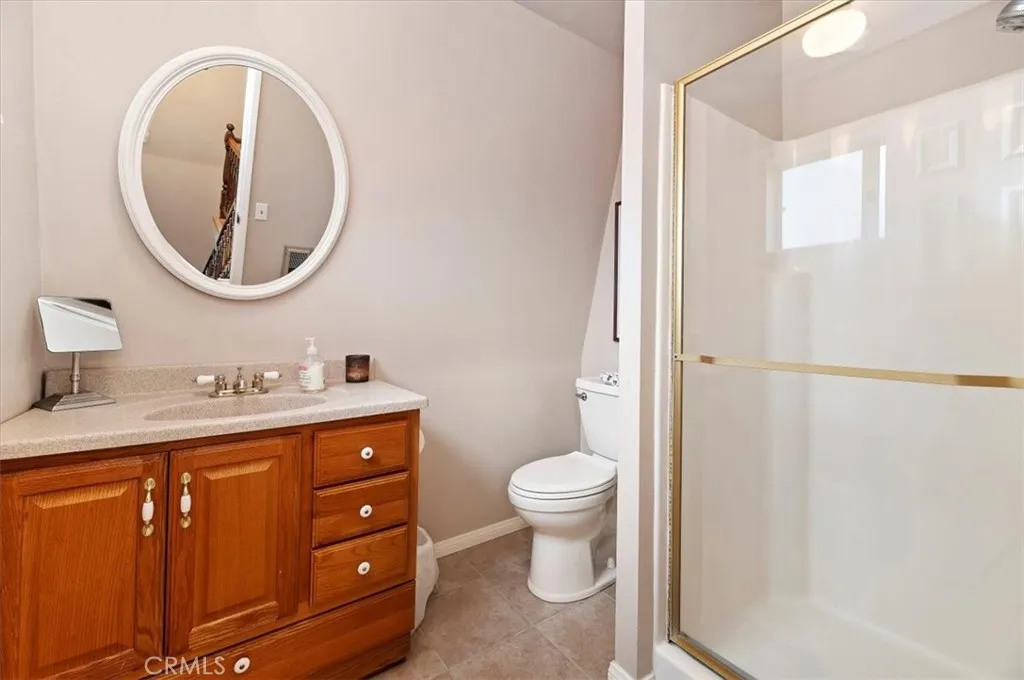 Full Bathroom 2