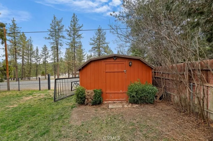 Storagr Shed/ Automatic Gate