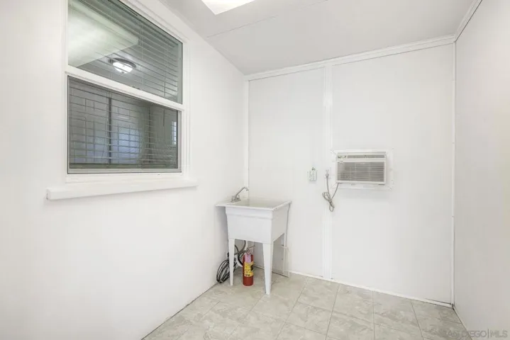 5422 Waring, San Diego, California 92120