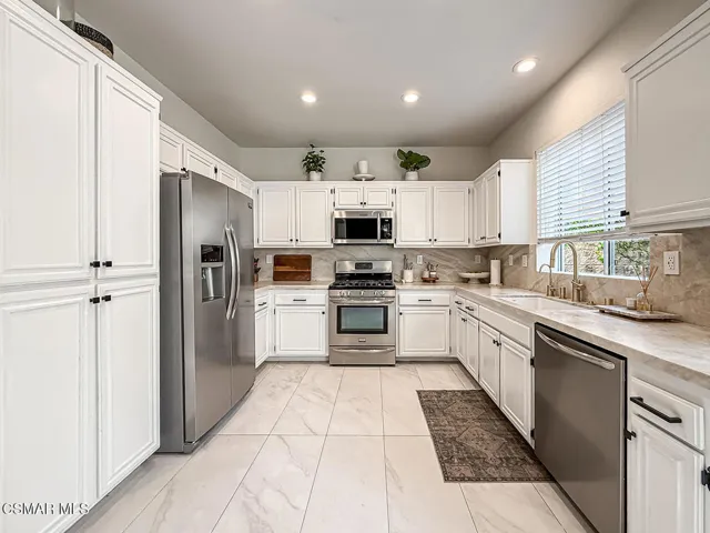 cKitchen and Dining4
