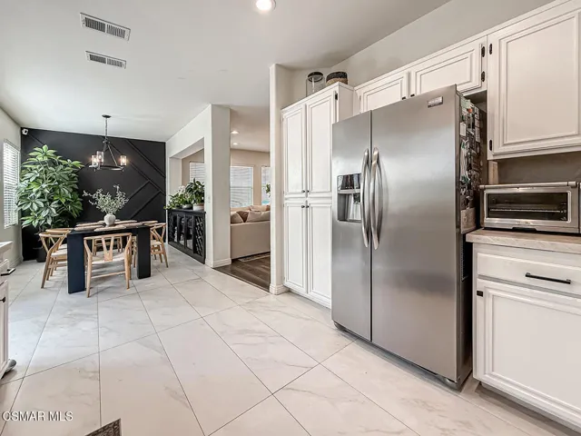 cKitchen and Dining9