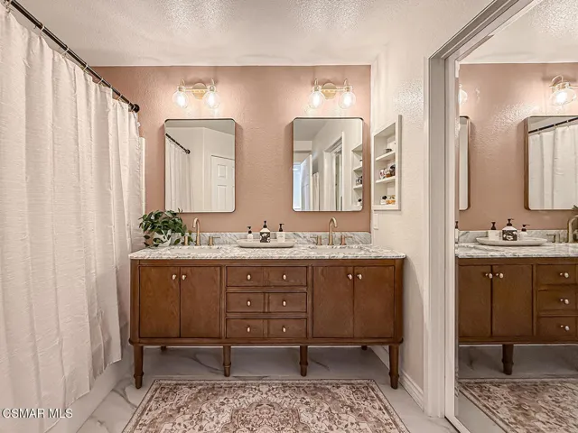 fPrimary Bedroom Suite4
