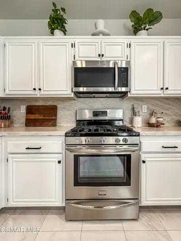 cKitchen and Dining8