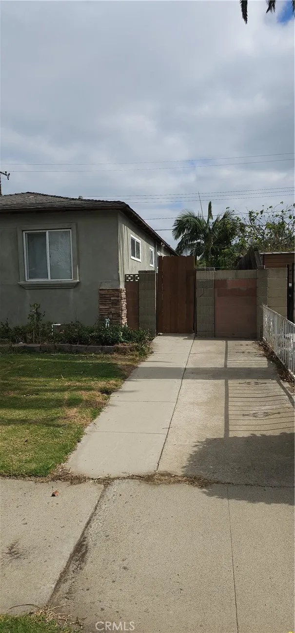 Walk to Sideyard