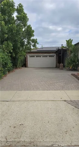 Front Drive 25X50 Aprox.