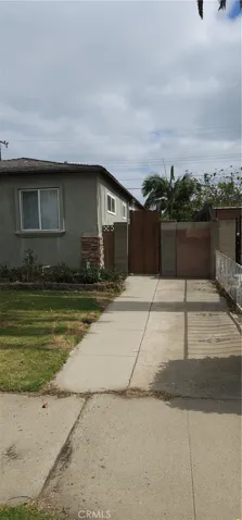 Walk to Sideyard