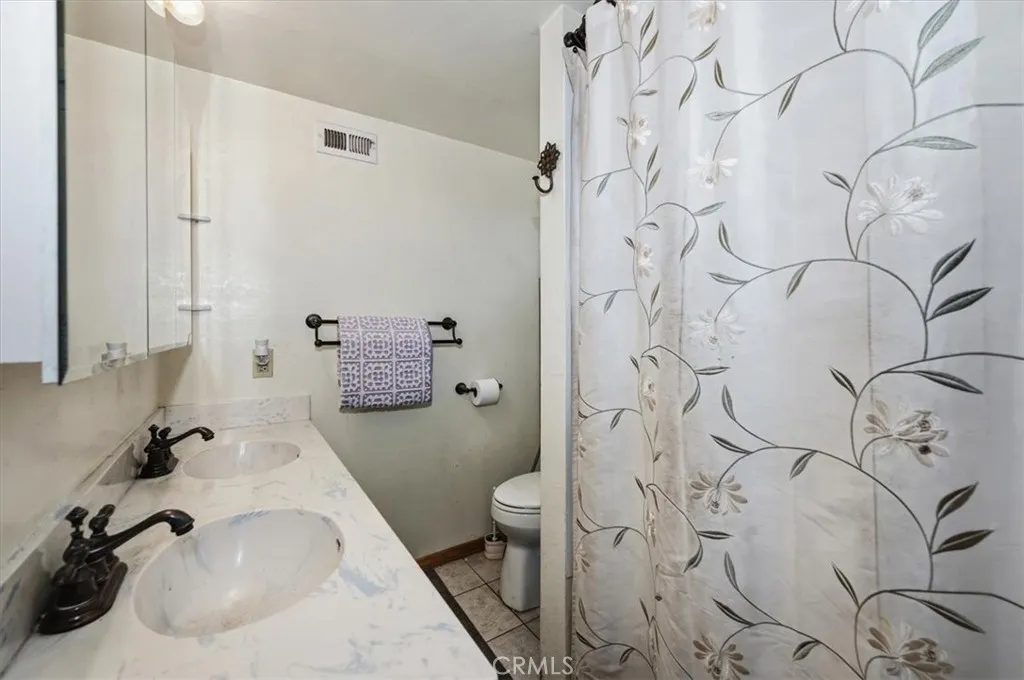 Lower Level full bath