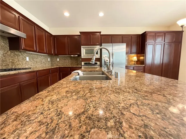 7142 Hidden Court, Highland, California 92346